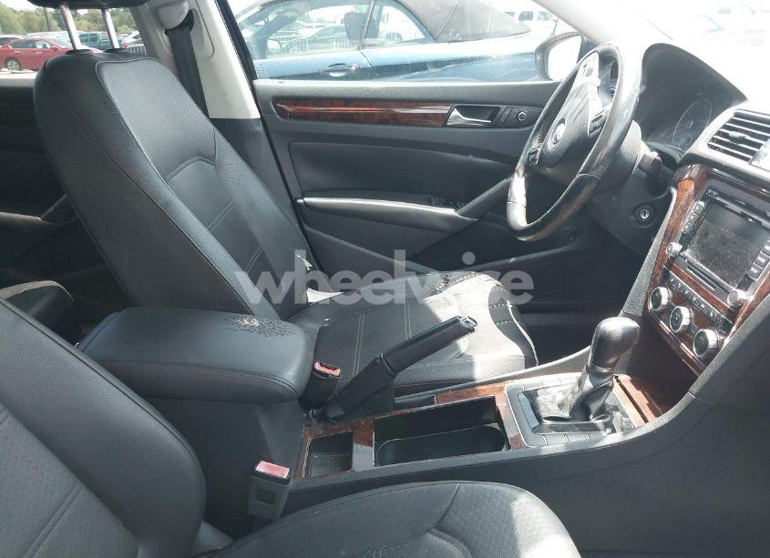 Photo 5 of 2012 Volkswagen Passat 2.5L SE (VIN 1VWBH7A33CC017183)