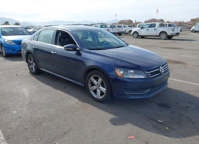 2012 Volkswagen Passat 2.5L SE (VIN 1VWBH7A33CC045758) main photo