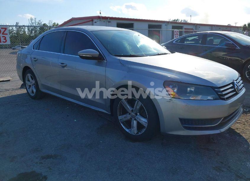 2012 Volkswagen Passat 2.5L SE (VIN 1VWBH7A33CC065976) main photo