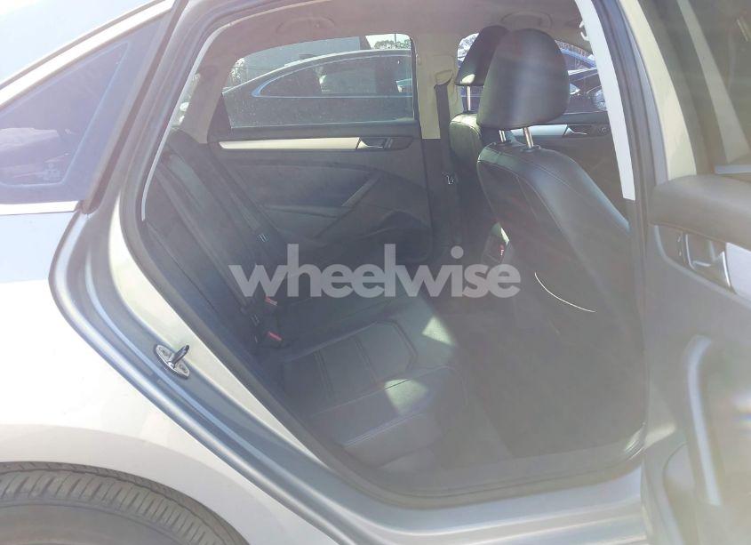 Photo 8 of 2012 Volkswagen Passat 2.5L SE (VIN 1VWBH7A33CC065976)