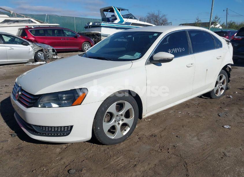 Photo 2 of 2012 Volkswagen Passat 2.5L SE (VIN 1VWBH7A33CC096242)