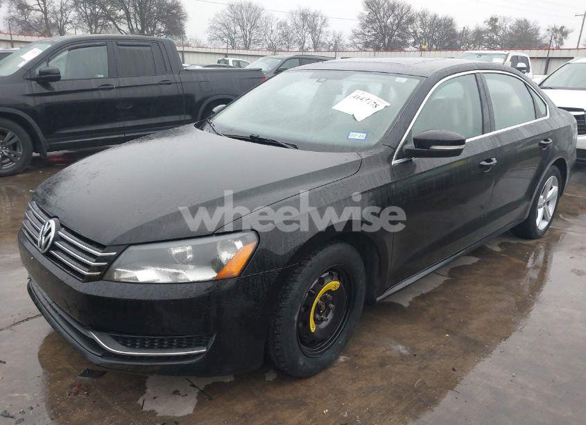 Photo 2 of 2013 Volkswagen Passat 2.5L SE (VIN 1VWBH7A33DC052582)