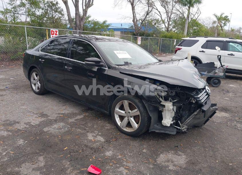 2013 Volkswagen Passat 2.5L SE (VIN 1VWBH7A33DC150043) main photo