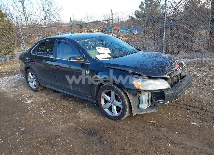 2014 Volkswagen Passat 2.5L SE (VIN 1VWBH7A33EC010902) main photo