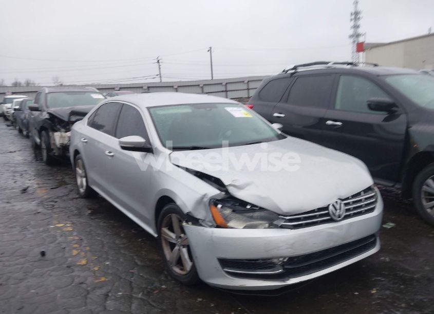 2013 Volkswagen Passat 2.5L SE (VIN 1VWBH7A34DC013662) main photo
