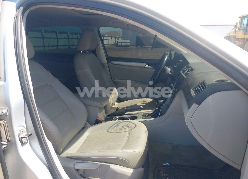 Photo 5 of 2014 Volkswagen Passat 2.5L SE (VIN 1VWBH7A34EC009550)