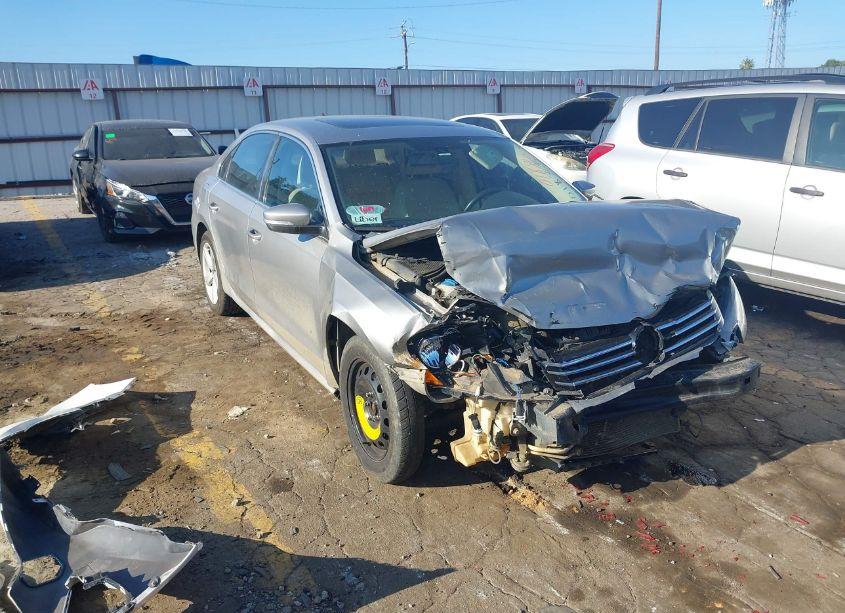 2013 Volkswagen Passat 2.5L SE (VIN 1VWBH7A35DC018868) main photo