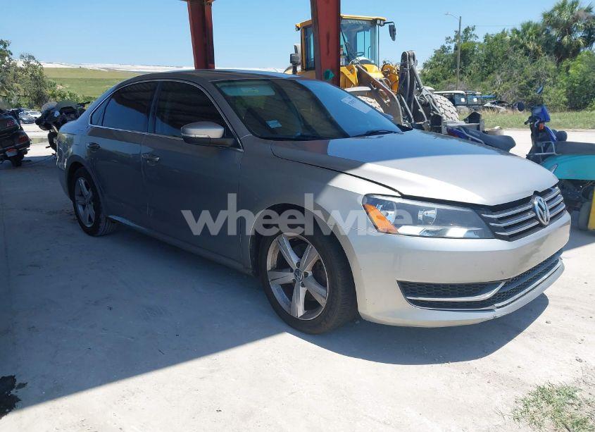 2013 Volkswagen Passat 2.5L SE (VIN 1VWBH7A35DC021818) main photo