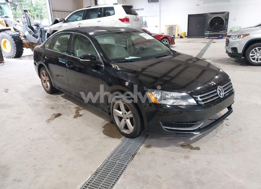 2013 Volkswagen Passat 2.5L SE (VIN 1VWBH7A35DC134295) main photo
