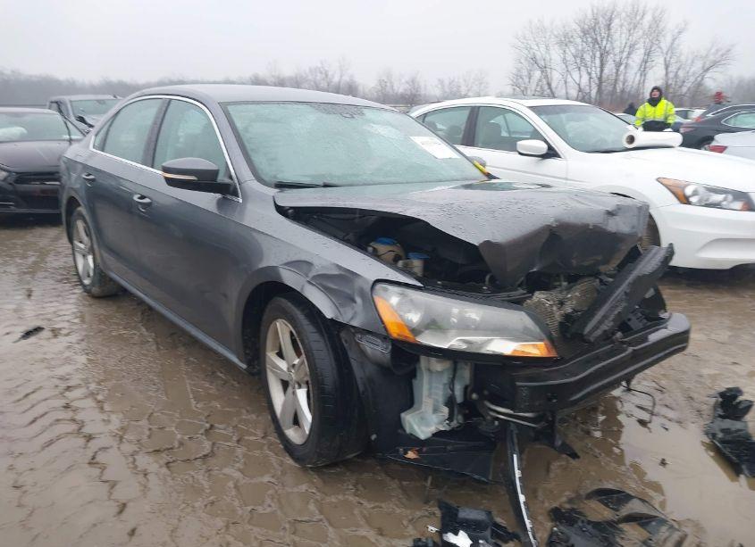 2013 Volkswagen Passat 2.5L SE (VIN 1VWBH7A36DC049658) main photo