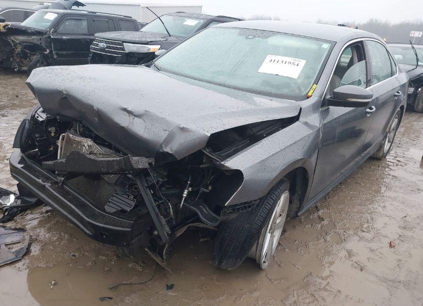 Photo 2 of 2013 Volkswagen Passat 2.5L SE (VIN 1VWBH7A36DC049658)