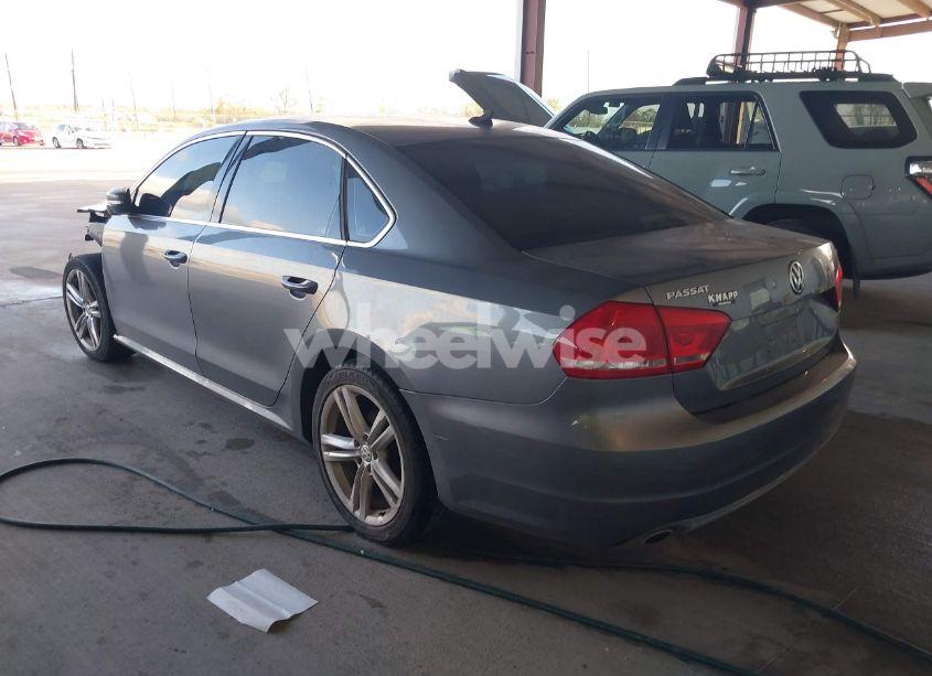 Photo 3 of 2014 Volkswagen Passat 2.5L SE (VIN 1VWBH7A36EC002034)