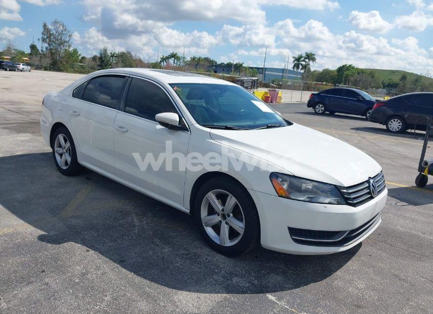 2012 Volkswagen Passat 2.5L SE (VIN 1VWBH7A38CC097662) main photo