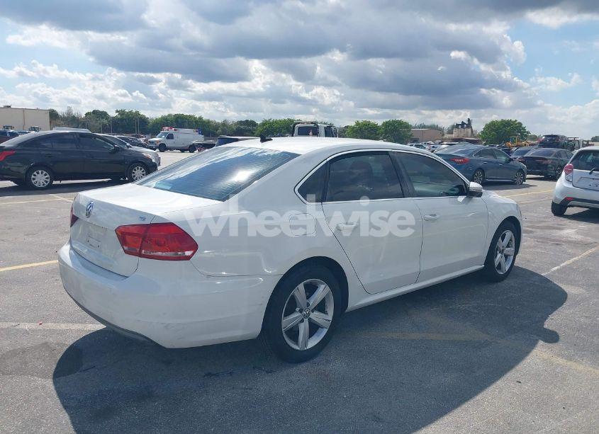 Photo 4 of 2012 Volkswagen Passat 2.5L SE (VIN 1VWBH7A38CC097662)