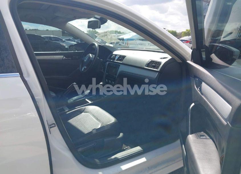 Photo 5 of 2012 Volkswagen Passat 2.5L SE (VIN 1VWBH7A38CC097662)