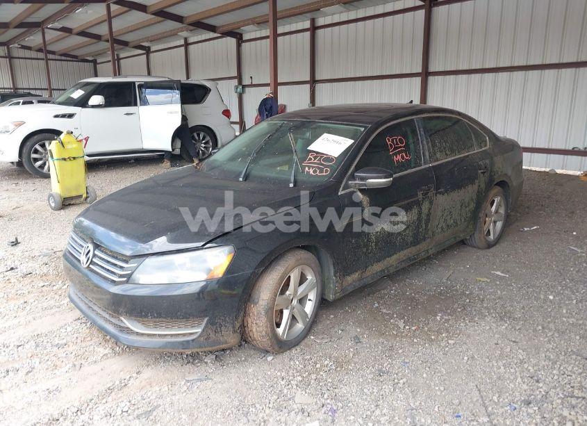 Photo 2 of 2013 Volkswagen Passat 2.5L SE (VIN 1VWBH7A38DC028231)