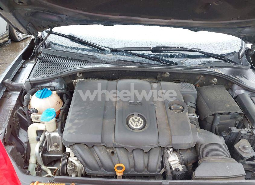 Photo 10 of 2013 Volkswagen Passat 2.5L SE (VIN 1VWBH7A38DC032697)