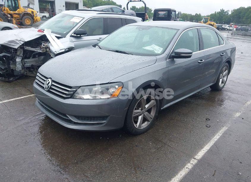 Photo 2 of 2013 Volkswagen Passat 2.5L SE (VIN 1VWBH7A38DC032697)