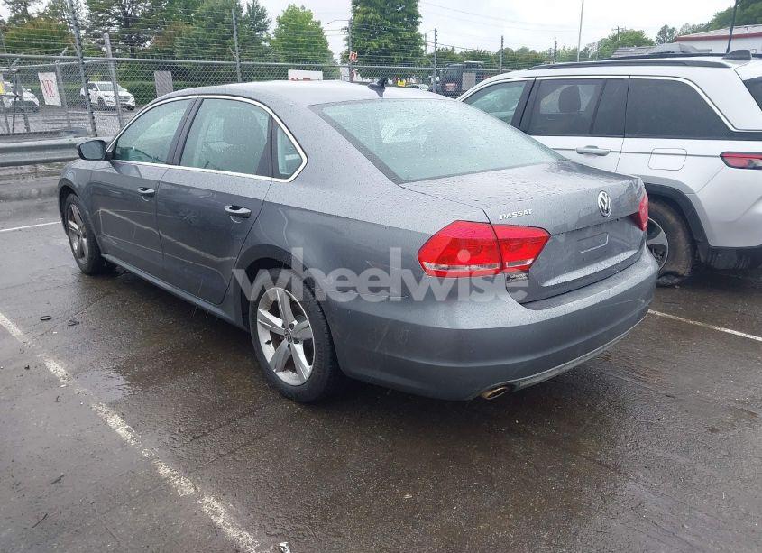 Photo 3 of 2013 Volkswagen Passat 2.5L SE (VIN 1VWBH7A38DC032697)