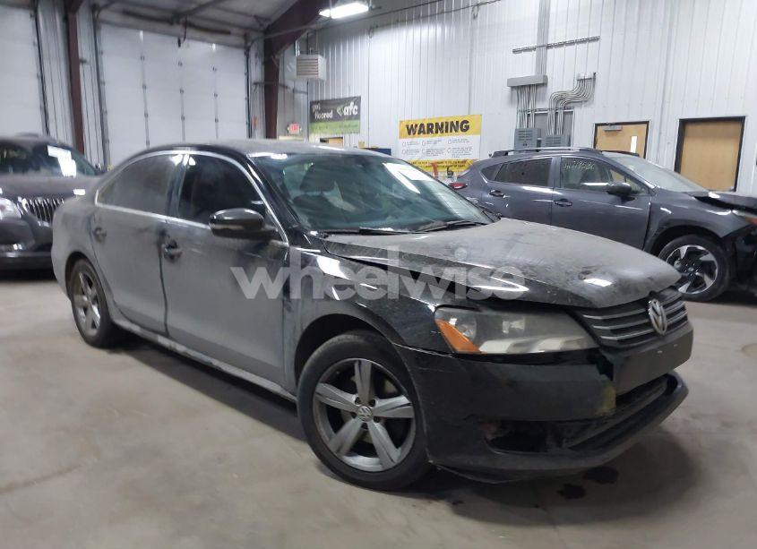 2013 Volkswagen Passat 2.5L SE (VIN 1VWBH7A38DC085268) main photo