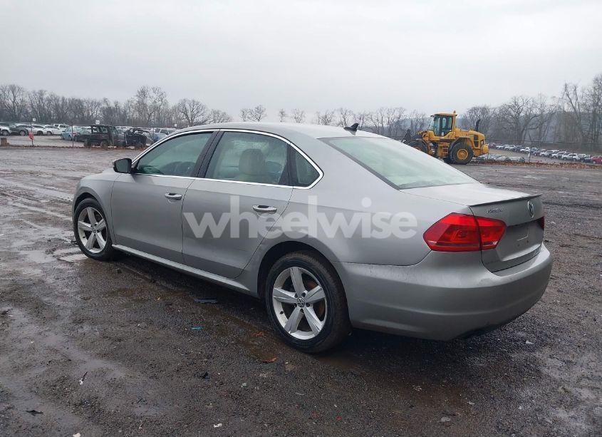 Photo 3 of 2012 Volkswagen Passat 2.5L SE (VIN 1VWBH7A39CC108345)
