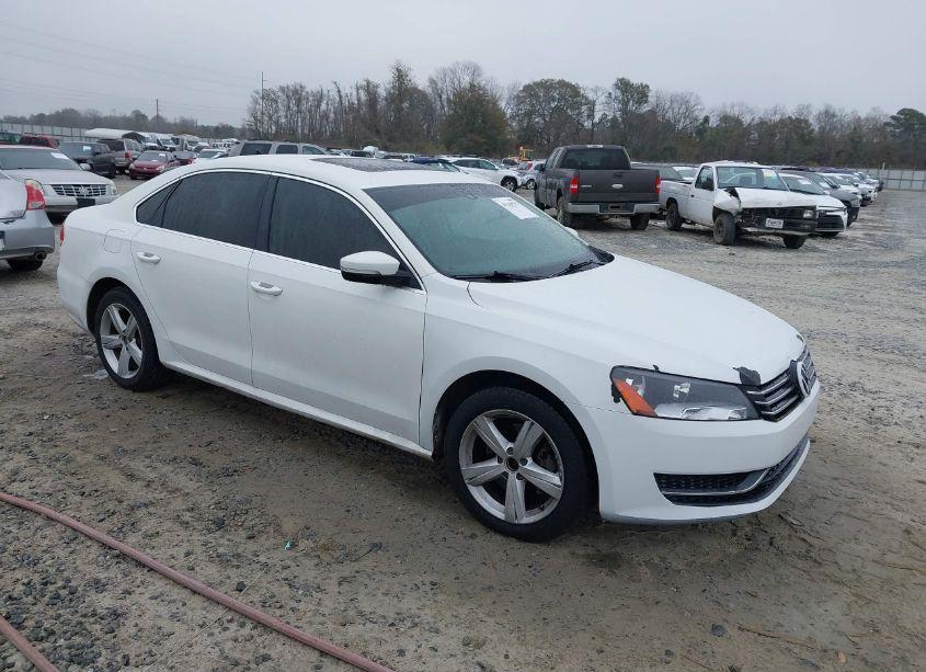 2013 Volkswagen Passat 2.5L SE (VIN 1VWBH7A39DC027721) main photo