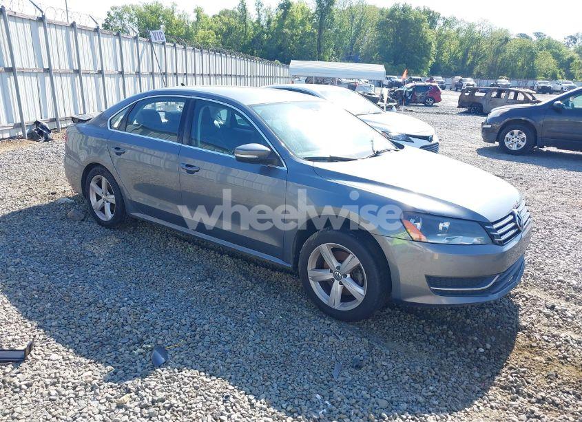 2013 Volkswagen Passat 2.5L SE (VIN 1VWBH7A39DC048956) main photo