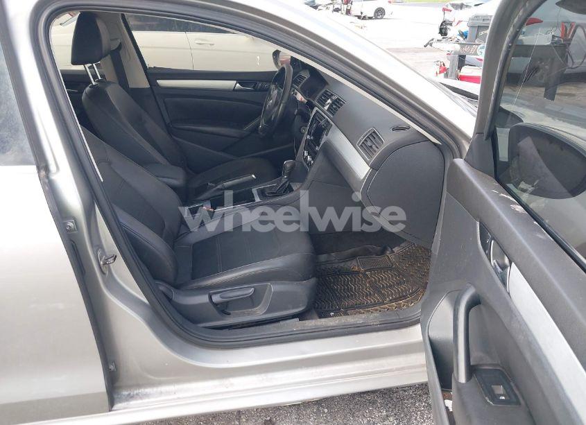 Photo 5 of 2012 Volkswagen Passat 2.5L SE (VIN 1VWBH7A3XCC069006)