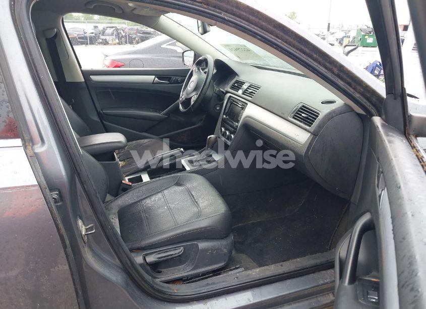 Photo 5 of 2012 Volkswagen Passat 2.5L SE (VIN 1VWBH7A3XCC078160)