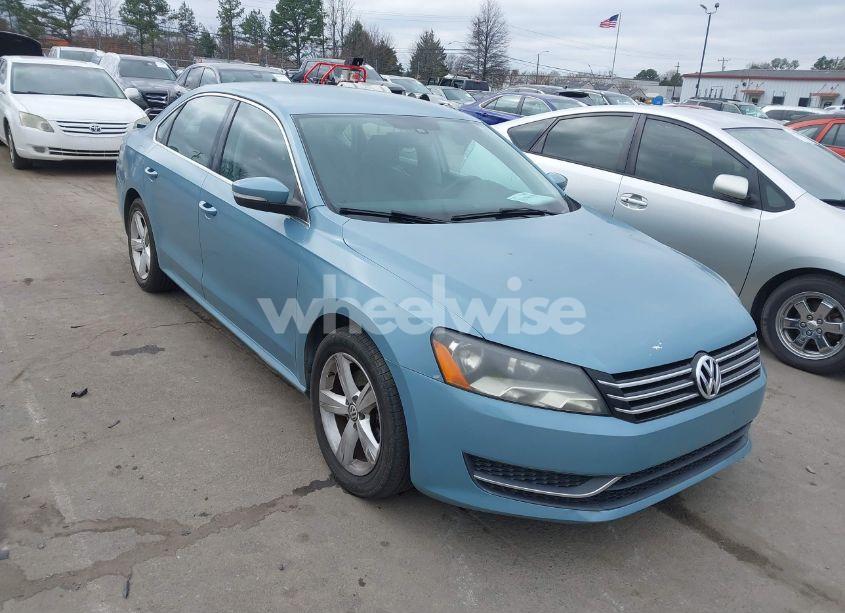2013 Volkswagen Passat 2.5L SE (VIN 1VWBH7A3XDC083442) main photo