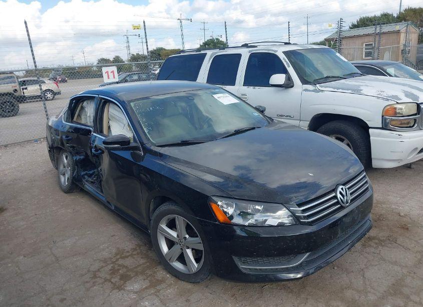 2013 Volkswagen Passat 2.5L SE (VIN 1VWBH7A3XDC096367) main photo