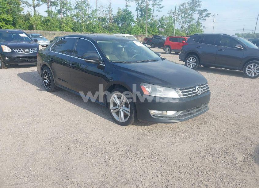 2012 Volkswagen Passat 3.6L V6 SE (VIN 1VWBM7A31CC017629) main photo