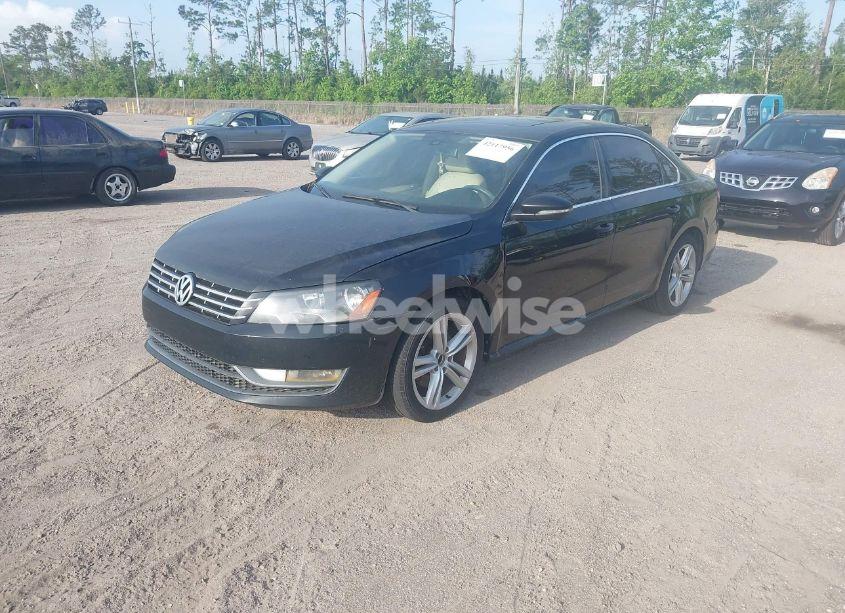 Photo 2 of 2012 Volkswagen Passat 3.6L V6 SE (VIN 1VWBM7A31CC017629)