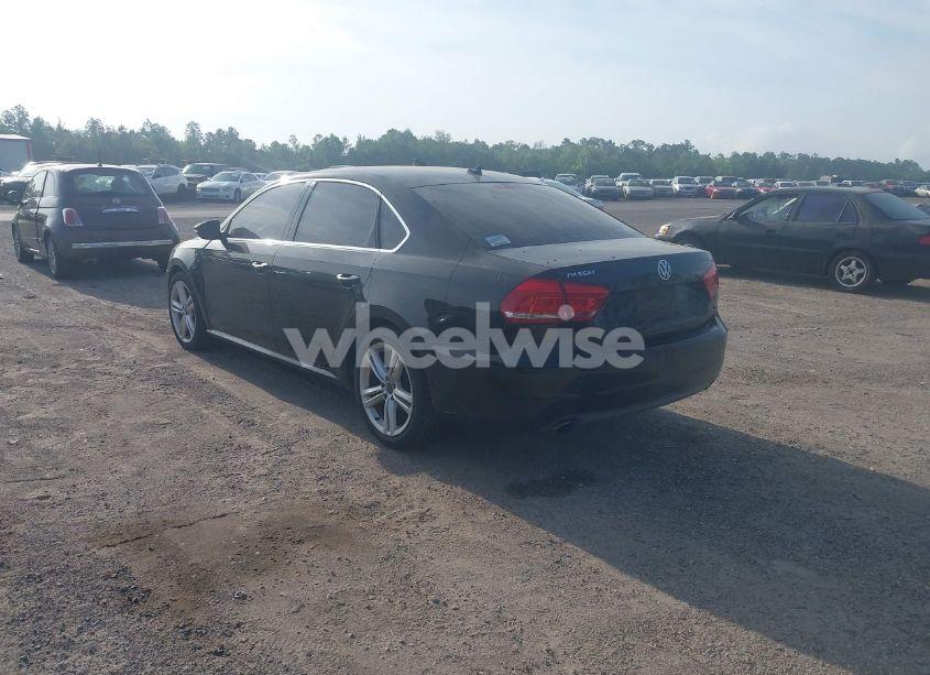 Photo 3 of 2012 Volkswagen Passat 3.6L V6 SE (VIN 1VWBM7A31CC017629)