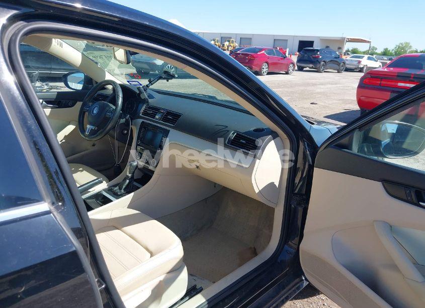 Photo 5 of 2012 Volkswagen Passat 3.6L V6 SE (VIN 1VWBM7A31CC094470)