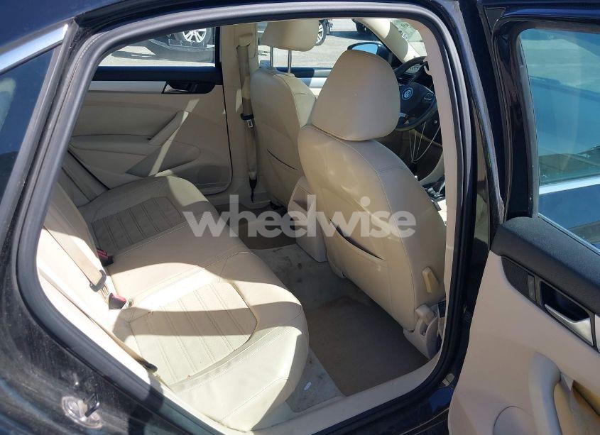 Photo 8 of 2012 Volkswagen Passat 3.6L V6 SE (VIN 1VWBM7A31CC094470)