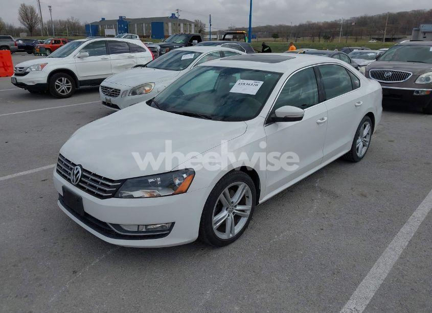 Photo 2 of 2013 Volkswagen Passat 3.6L V6 SE (VIN 1VWBM7A32DC101749)