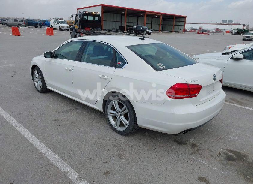 Photo 3 of 2013 Volkswagen Passat 3.6L V6 SE (VIN 1VWBM7A32DC101749)