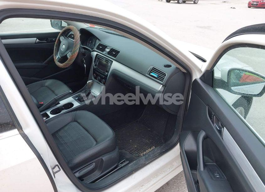 Photo 5 of 2013 Volkswagen Passat 3.6L V6 SE (VIN 1VWBM7A32DC101749)