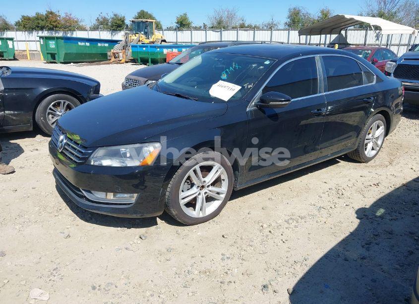 Photo 2 of 2012 Volkswagen Passat 3.6L V6 SE (VIN 1VWBM7A33CC041656)