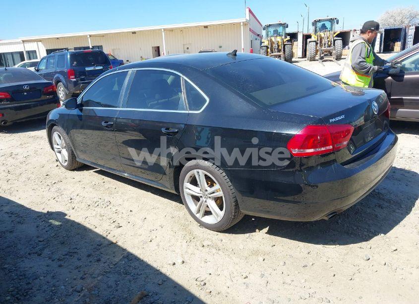 Photo 3 of 2012 Volkswagen Passat 3.6L V6 SE (VIN 1VWBM7A33CC041656)