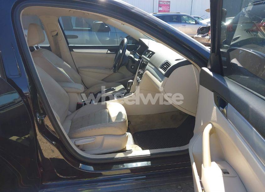 Photo 5 of 2012 Volkswagen Passat 3.6L V6 SE (VIN 1VWBM7A33CC041656)