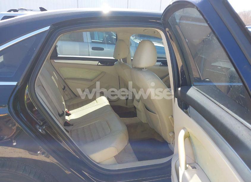 Photo 8 of 2012 Volkswagen Passat 3.6L V6 SE (VIN 1VWBM7A33CC041656)