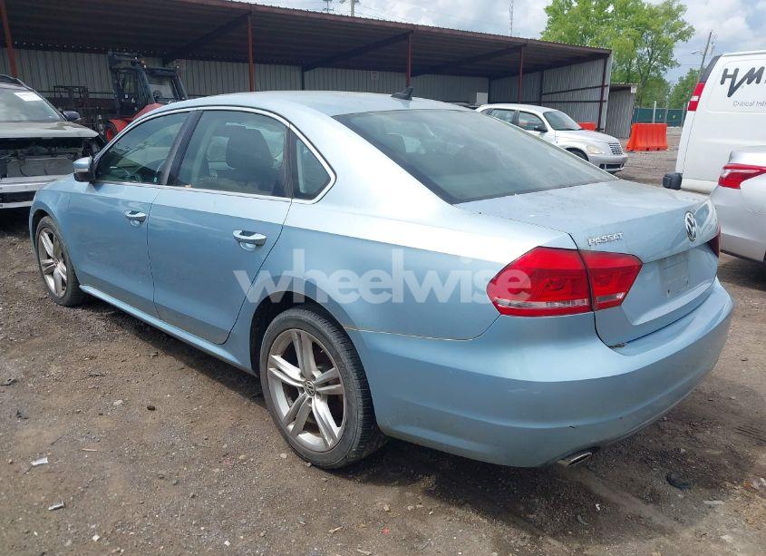 Photo 3 of 2012 Volkswagen Passat 3.6L V6 SE (VIN 1VWBM7A33CC076083)