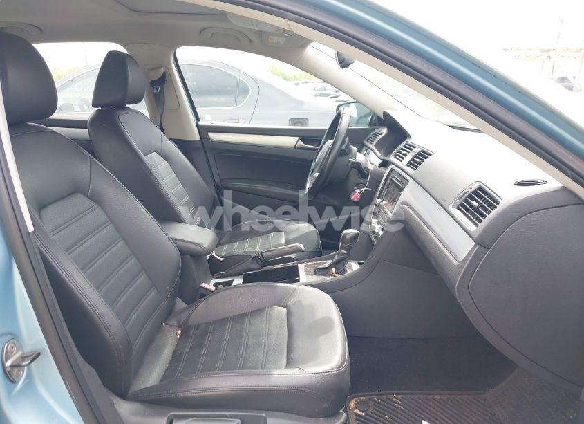 Photo 5 of 2012 Volkswagen Passat 3.6L V6 SE (VIN 1VWBM7A33CC076083)