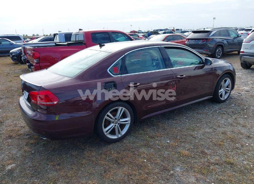 Photo 4 of 2012 Volkswagen Passat 3.6L V6 SE (VIN 1VWBM7A33CC101855)