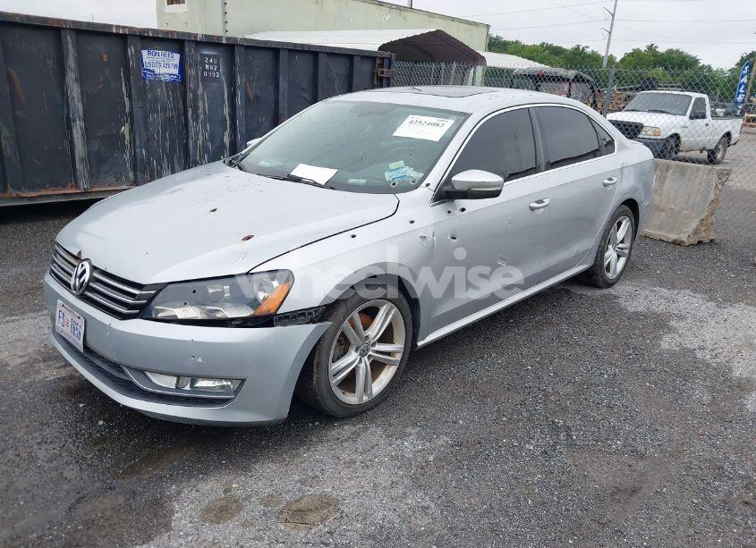 Photo 2 of 2012 Volkswagen Passat 3.6L V6 SE (VIN 1VWBM7A38CC109272)