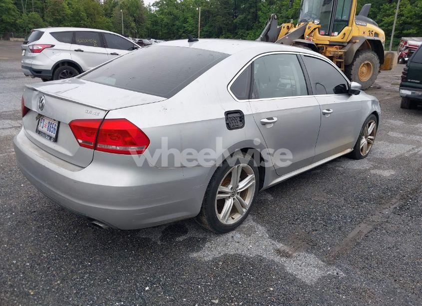 Photo 4 of 2012 Volkswagen Passat 3.6L V6 SE (VIN 1VWBM7A38CC109272)