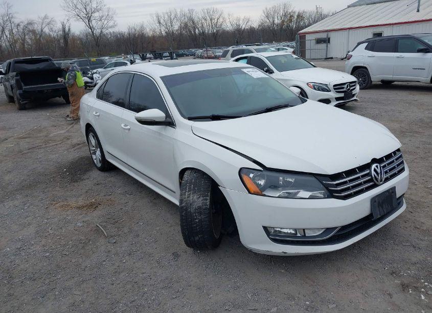 2012 Volkswagen Passat 2.0L TDI SE (VIN 1VWBN7A30CC047038) main photo