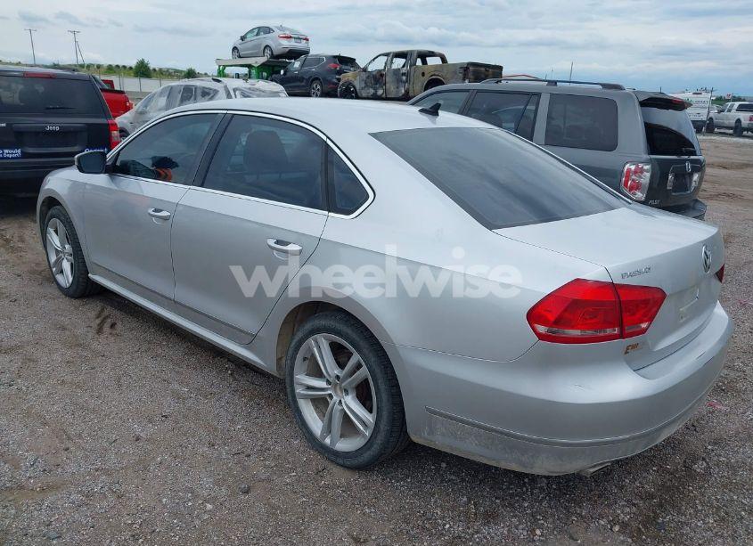 Photo 3 of 2013 Volkswagen Passat 2.0L TDI SE (VIN 1VWBN7A30DC056730)